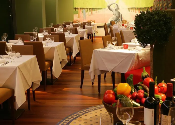 Ibercity Schoenbrunn Готель 4*